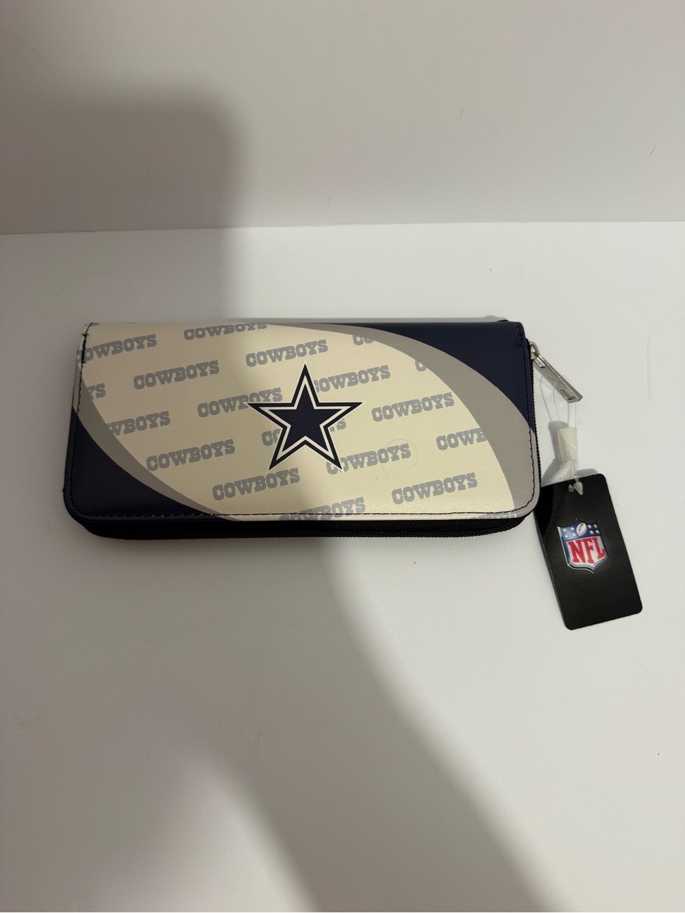 NFL Dallas Cowboys Curve Zip Organizer Ladies Wallet NWT